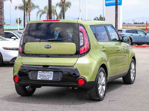 Used 2016 Kia Soul + FWD image 11