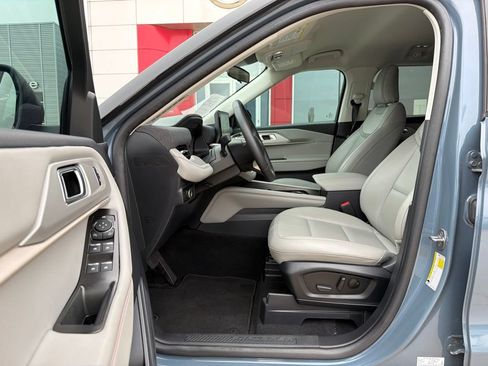 Used 2025 Ford Explorer Active w/ Active Comfort Package AWD/4WD image 15