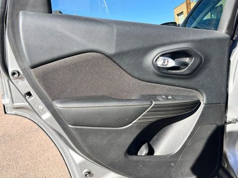 Used 2016 Jeep Cherokee Latitude w/ Comfort/Convenience Group image 18