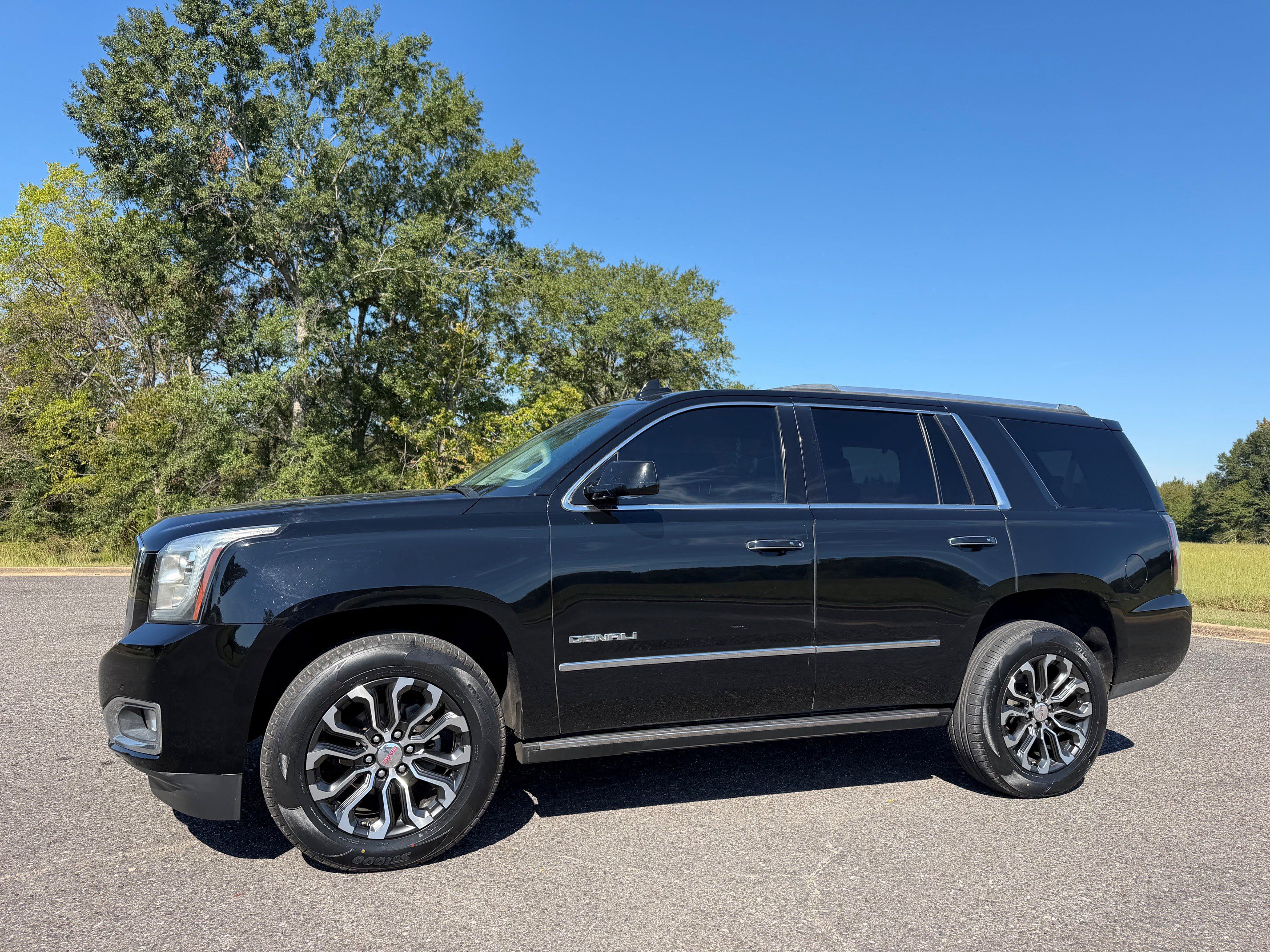 Used 2018 GMC Yukon Denali w/ Denali Ultimate Package RWD image 1