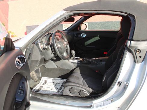 Used 2012 Nissan 370Z Roadster image 18