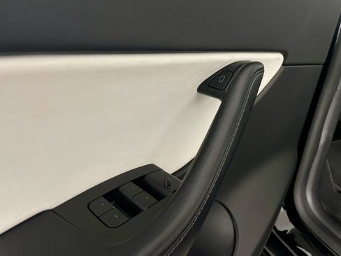 Used 2021 Tesla Model Y Long Range image 14