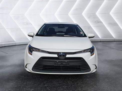 Used 2025 Toyota Corolla LE FWD image 7