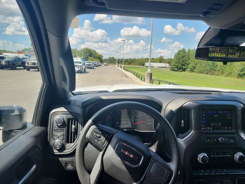 Used 2024 GMC Sierra 2500 Pro AWD/4WD image 11