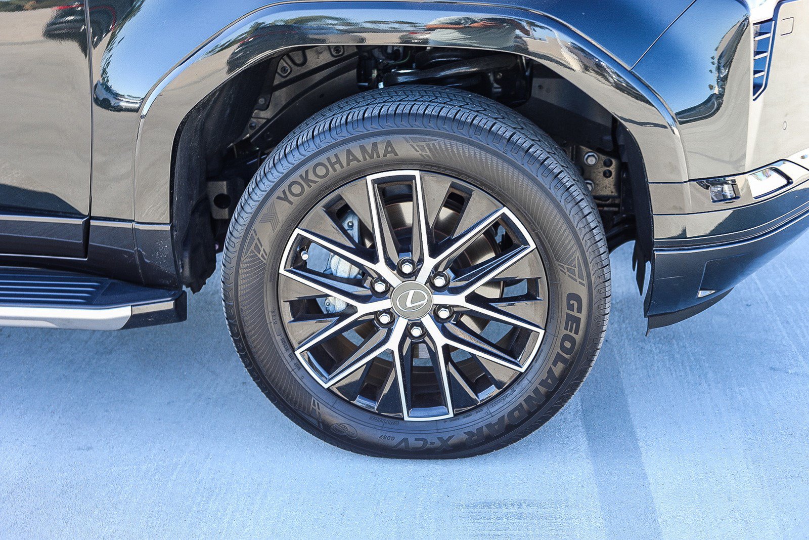 Certified 2025 Lexus GX 550 w/ Cold Area Package AWD/4WD image 10