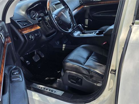 Used 2013 Lincoln MKT AWD image 15