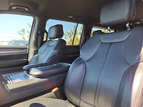 Used 2024 Jeep Wagoneer L Series II w/ Flexible Seating Group image 22