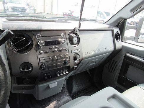 Used 2016 Ford F550 2WD Regular Cab Super Duty image 37