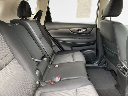 Used 2018 Nissan Rogue SV image 27