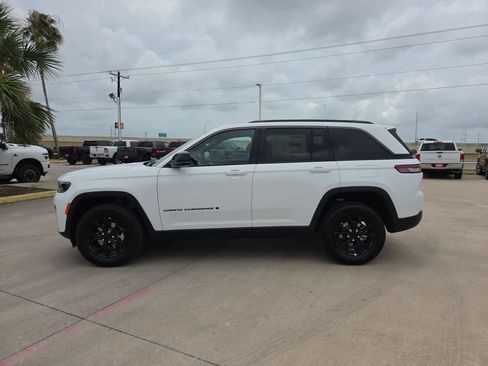 New 2026 Jeep Grand Cherokee Altitude RWD image 11