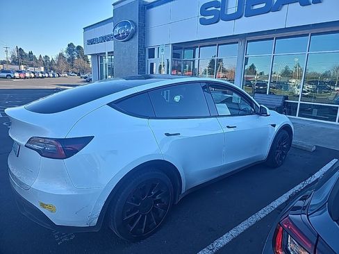 Used 2022 Tesla Model Y Long Range image 3