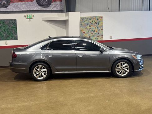 Used 2018 Volkswagen Passat 2.0T SE FWD image 44