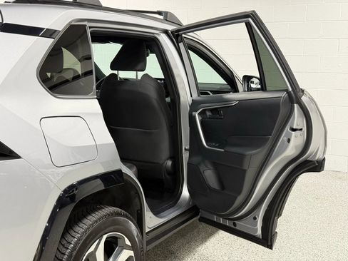 Used 2021 Toyota RAV4 SE image 50