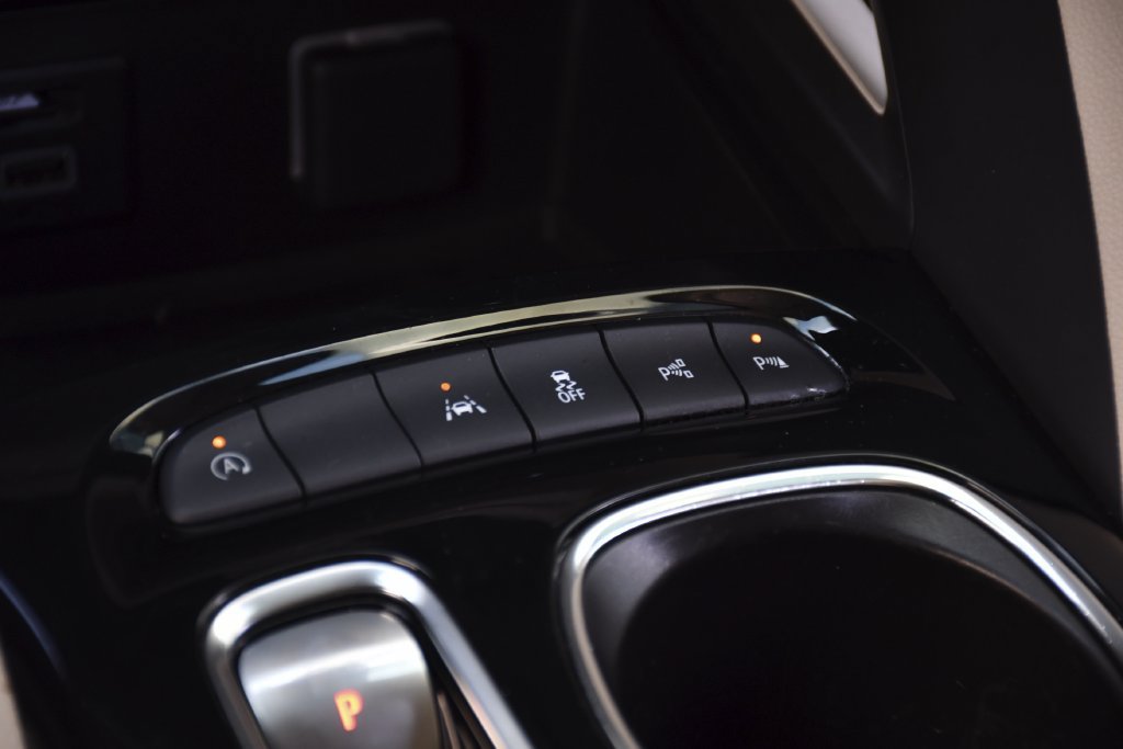 Used 2022 Buick Envision Avenir w/ Technology Package II FWD image 13