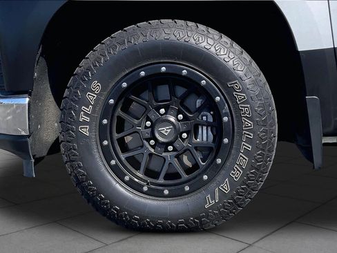 Used 2021 Chevrolet Silverado 1500 LT RWD image 9