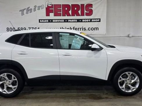 Used 2024 Chevrolet Trax LS w/ LS Convenience Package image 8