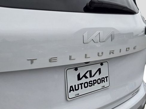 Certified 2024 Kia Telluride EX w/ EX Captain's Chair Package image 11