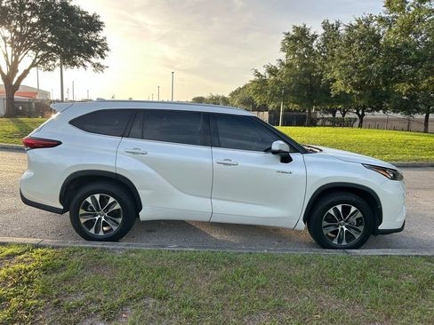 Used 2020 Toyota Highlander XLE FWD image 7