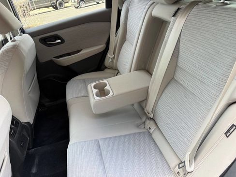 Used 2021 Nissan Rogue SV image 10