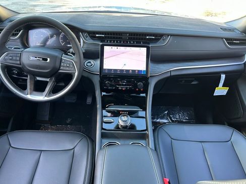 New 2025 Jeep Grand Cherokee Limited image 10