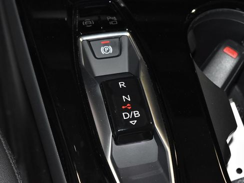 Used 2025 Audi Q6 e-tron Premium Plus AWD/4WD image 16