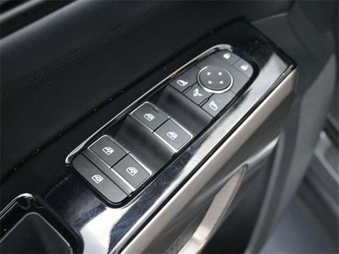 Used 2024 Nissan Pathfinder Platinum image 13