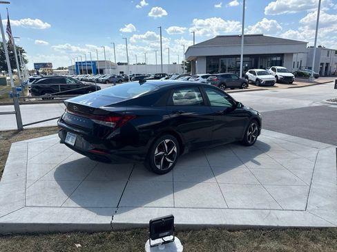 Used 2023 Hyundai Elantra SEL w/ Convenience Package FWD image 6
