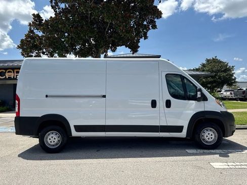 Used 2021 RAM ProMaster 2500 w/ Convenience Group FWD image 8