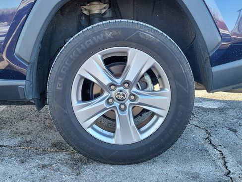 Used 2022 Toyota RAV4 XLE image 5