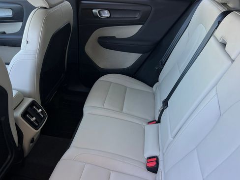 Used 2024 Volvo XC40 B5 Plus AWD/4WD image 12