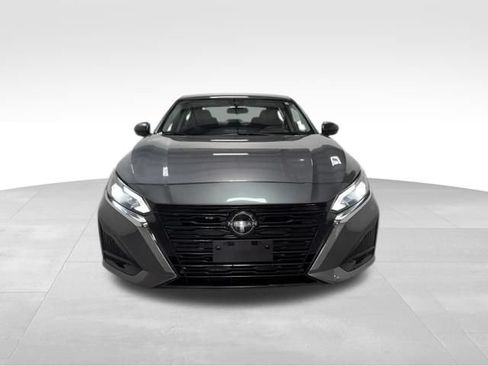 Used 2024 Nissan Altima 2.5 SV FWD image 3