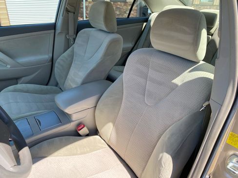 Used 2011 Toyota Camry LE FWD image 6