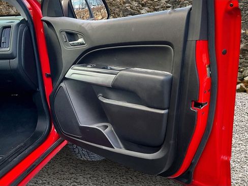 Used 2016 Chevrolet Colorado LT w/ LT Convenience Package image 21