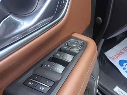 Used 2021 Chevrolet Suburban High Country image 12