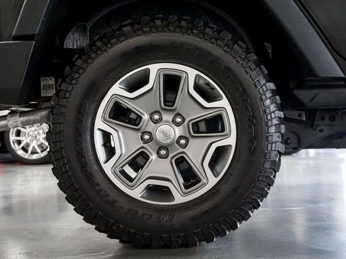 Used 2013 Jeep Wrangler Unlimited Rubicon w/ Connectivity Group AWD/4WD image 37
