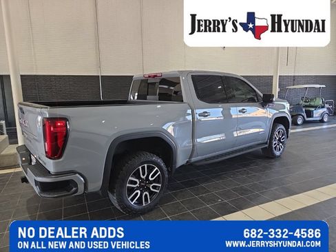 Used 2024 GMC Sierra 1500 AT4 w/ Technology Package AWD/4WD image 5