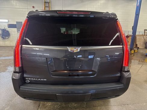 Used 2016 Cadillac Escalade Luxury image 5