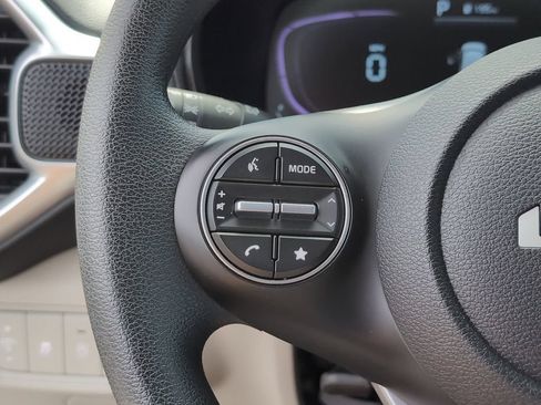 Used 2025 Kia Soul LX w/ LX Technology Package FWD image 29