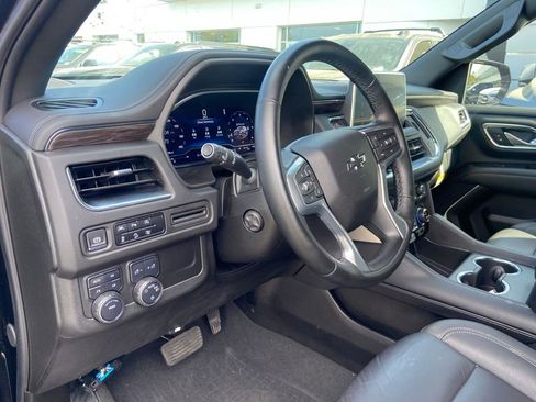 Used 2024 Chevrolet Suburban Z71 w/ Luxury Package image 13