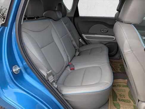 Used 2016 Kia Soul EV + image 19