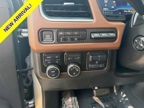 Used 2024 Chevrolet Suburban High Country AWD/4WD image 11