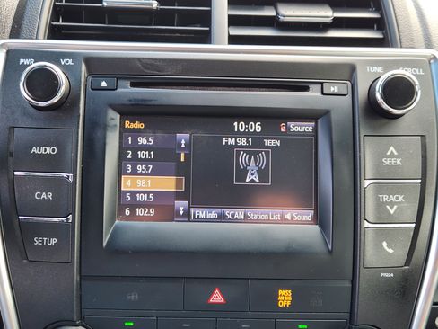 Used 2016 Toyota Camry SE FWD image 11