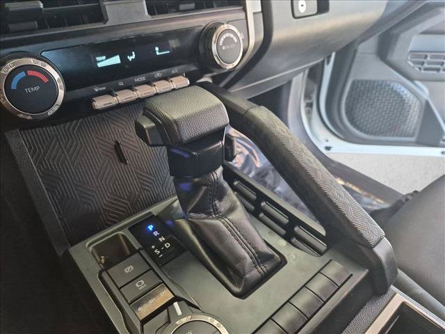 Used 2024 Toyota Tacoma SR5 AWD/4WD image 12