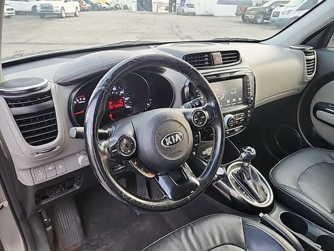 Used 2016 Kia Soul + w/ Primo Package FWD image 9