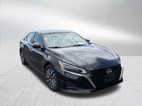 Used 2023 Nissan Altima 2.5 SV w/ SV Premium Package FWD image 8