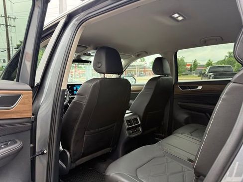 Certified 2025 Volkswagen Atlas SE AWD/4WD image 15