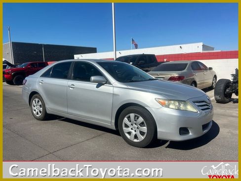 Used 2011 Toyota Camry LE FWD image 1