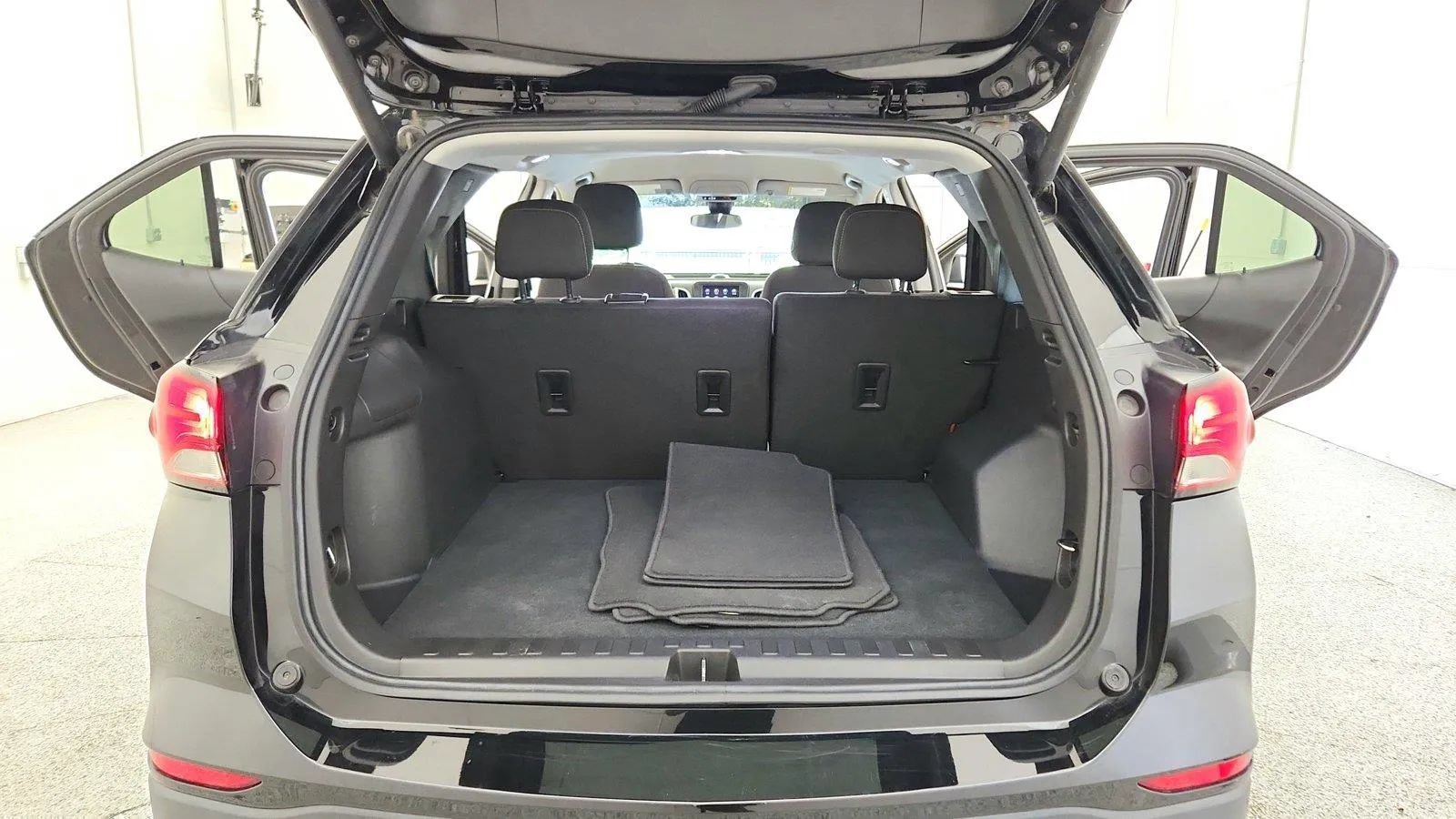 Used 2024 Chevrolet Equinox LT FWD image 45