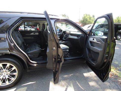 Used 2025 Ford Explorer Active w/ Active Comfort Package AWD/4WD image 30