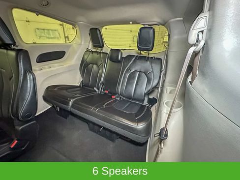 Used 2023 Chrysler Pacifica Touring-L FWD image 4